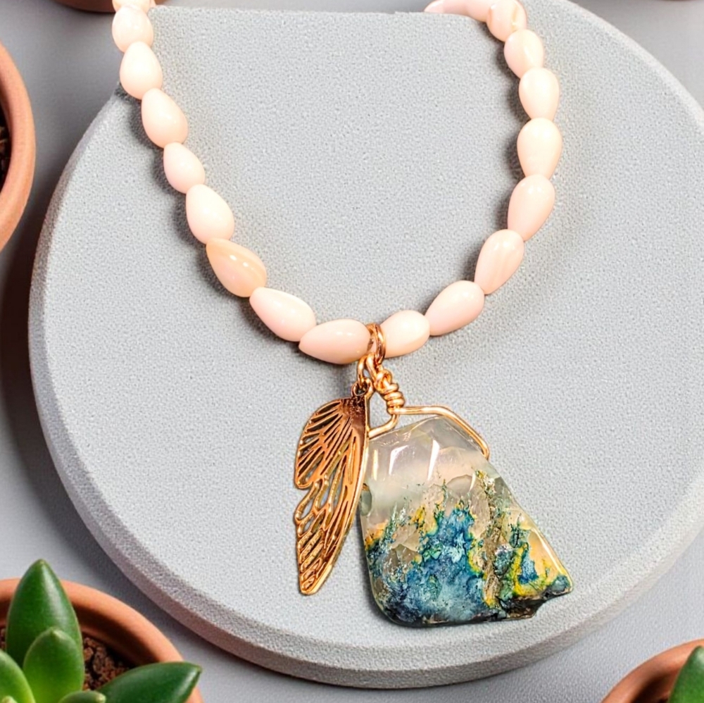 SALE!!Dragon's Vein Agate Pendant with Shell beads and Gold Butterfly Wing Charm - Picture 3 of 7